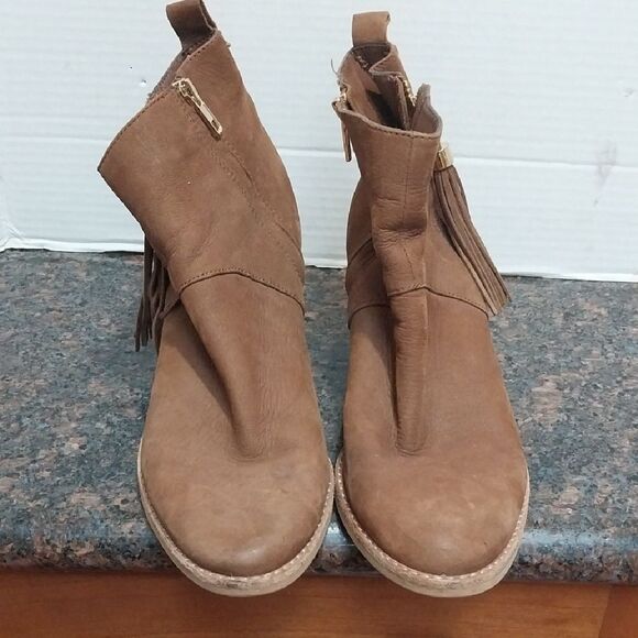 Steve Madden Brown Heeled Boots with Classic Design...SIZE 9...EUC - Picture 2 of 5